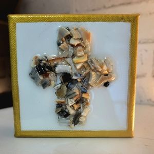 4" x 4" Shell Cross Epoxy Overlay Shelf Sitter